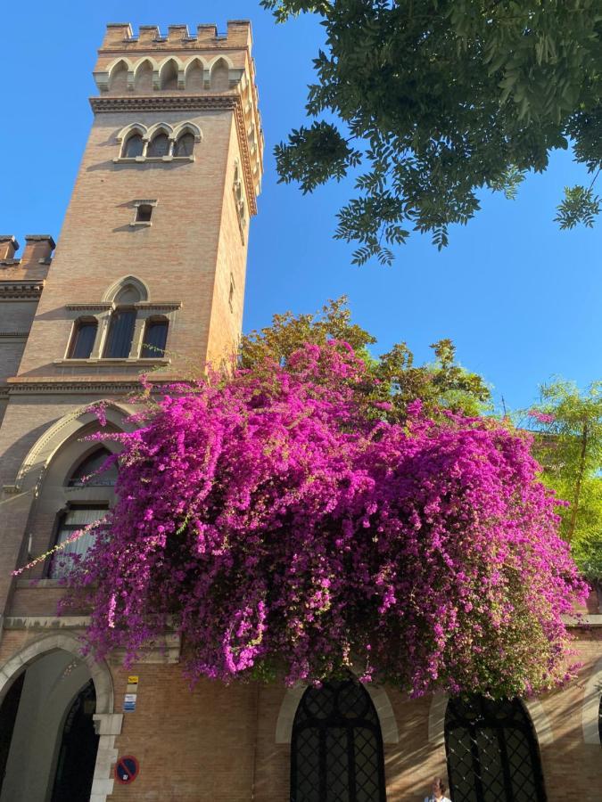 An Indian Bollywood Sevilla Experience - For Families, Couples & Business Trips Exteriör bild